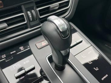 Porsche Macan S — photo 26