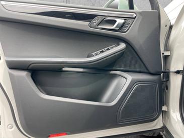 Porsche Macan S — photo 27