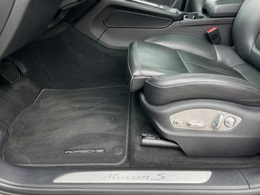 Porsche Macan S — photo 28