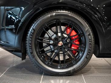 Porsche Cayenne III GTS — photo 12
