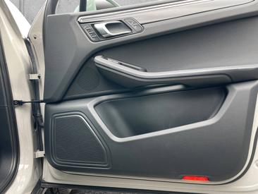 Porsche Macan S — photo 30