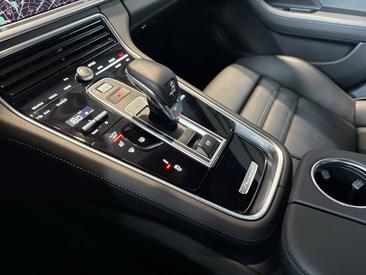 Porsche Panamera II ph2 GTS — photo 26