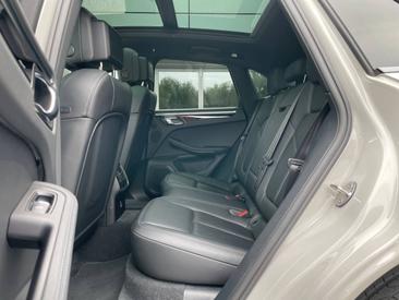 Porsche Macan S — photo 33