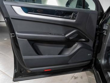 Porsche Cayenne III E-Hybrid Coupé — photo 16