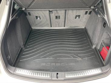 Porsche Macan S — photo 39