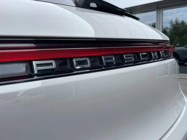 Porsche Macan S — photo 43