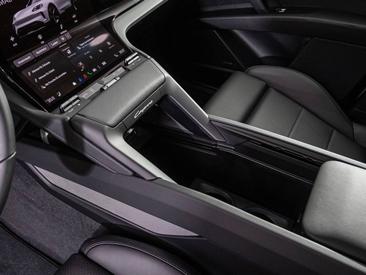 Porsche Cayenne E4 Coupé Electric — photo 13