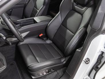 Porsche Cayenne E4 Coupé Electric — photo 16