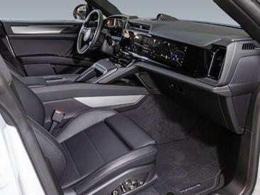 Porsche Cayenne E4 Coupé Electric — photo 17