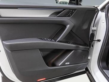 Porsche Cayenne E4 Coupé Electric — photo 18