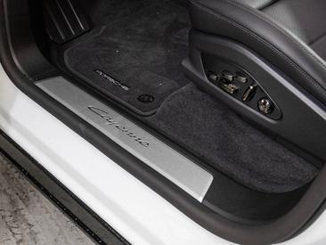 Porsche Cayenne E4 Coupé Electric — photo 20