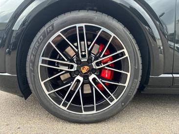 Porsche Cayenne E4 S Coupé Electric — photo 6