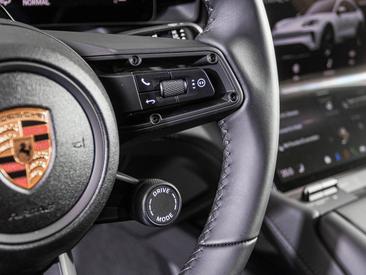 Porsche Cayenne E4 Coupé Electric — photo 24