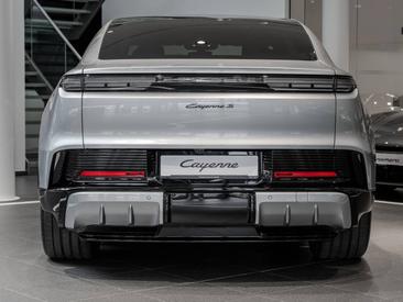 Porsche Cayenne E4 S Coupé Electric — photo 8