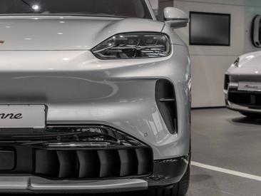 Porsche Cayenne E4 S Coupé Electric — photo 10
