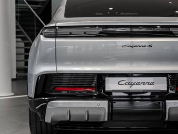 Porsche Cayenne E4 S Coupé Electric — photo 15