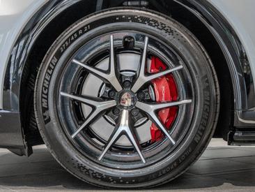 Porsche Cayenne E4 S Coupé Electric — photo 16
