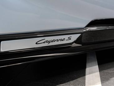 Porsche Cayenne E4 S Coupé Electric — photo 17