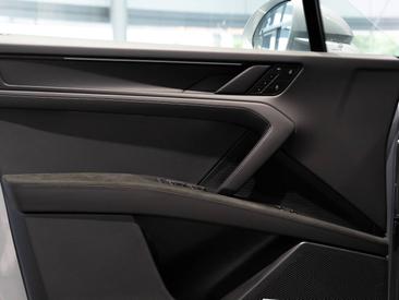 Porsche Cayenne E4 S Coupé Electric — photo 21