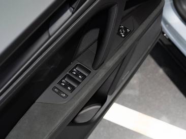Porsche Cayenne E4 S Coupé Electric — photo 22