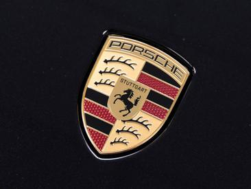 Porsche Taycan ph2 Black Edition — photo 10