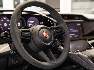 Porsche Cayenne E4 S Coupé Electric — photo 26