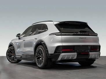 Porsche Cayenne E4 S Electric — photo 3