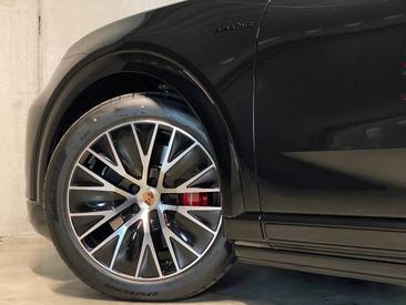 Porsche Cayenne E4 S Electric — photo 6