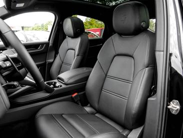 Porsche Cayenne III E-Hybrid Coupé Black Edition — photo 15