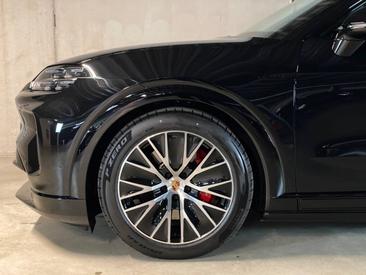 Porsche Cayenne E4 S Electric — photo 7
