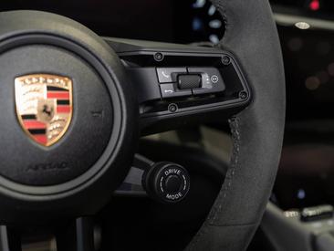 Porsche Cayenne E4 S Coupé Electric — photo 31