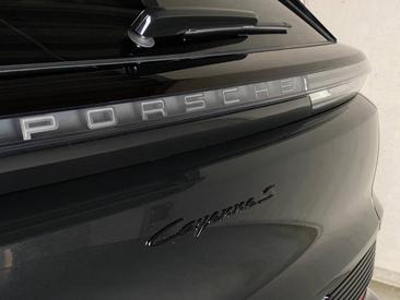 Porsche Cayenne E4 S Electric — photo 9