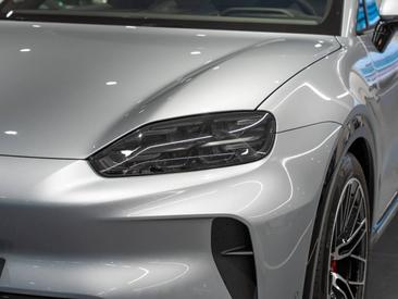 Porsche Cayenne E4 S Electric — photo 6