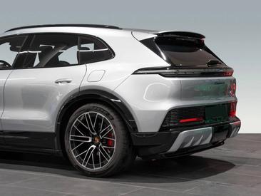 Porsche Cayenne E4 S Electric — photo 8