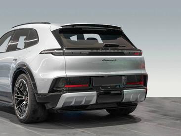 Porsche Cayenne E4 S Electric — photo 9