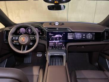 Porsche Cayenne E4 S Electric — photo 15