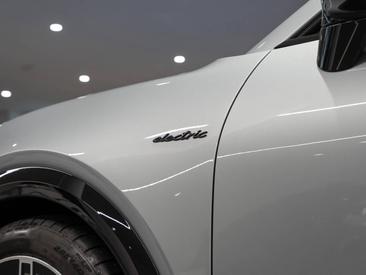 Porsche Cayenne E4 S Electric — photo 13
