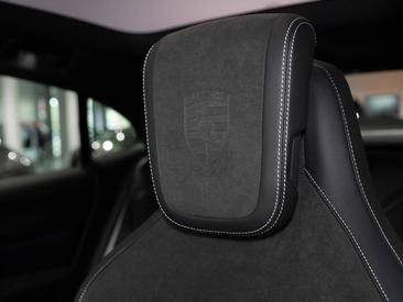 Porsche Cayenne E4 S Coupé Electric — photo 40