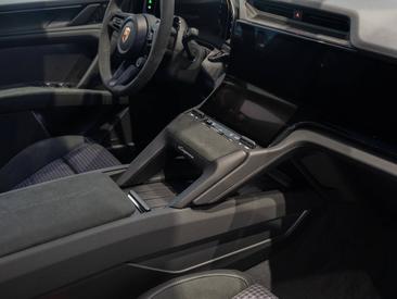 Porsche Cayenne E4 S Coupé Electric — photo 41