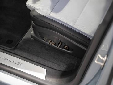Porsche Cayenne E4 S Electric — photo 19