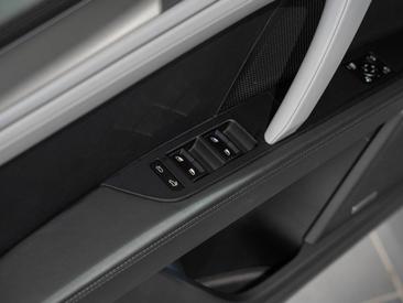 Porsche Cayenne E4 S Electric — photo 20
