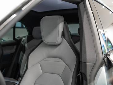 Porsche Cayenne E4 S Electric — photo 21
