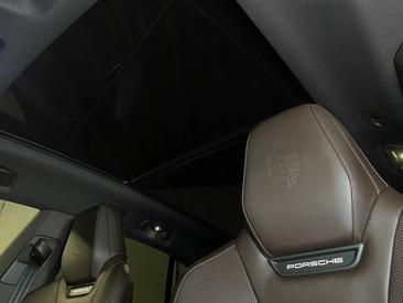 Porsche Cayenne E4 S Electric — photo 24