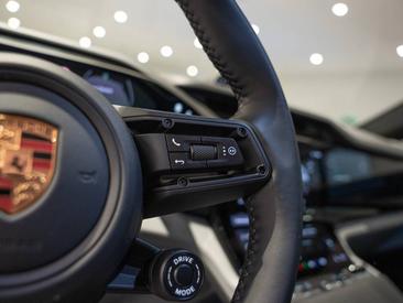 Porsche Cayenne E4 S Electric — photo 22