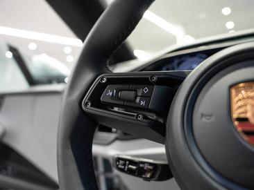 Porsche Cayenne E4 S Electric — photo 23