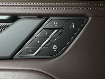 Porsche Cayenne E4 S Electric — photo 26