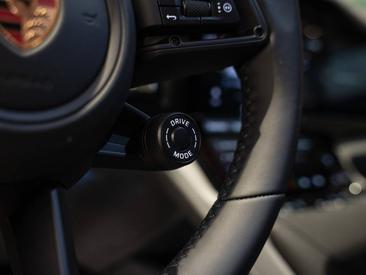 Porsche Cayenne E4 S Electric — photo 25