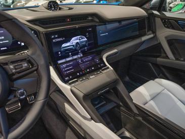 Porsche Cayenne E4 S Electric — photo 26