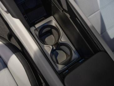 Porsche Cayenne E4 S Electric — photo 27