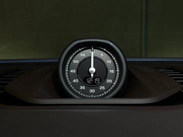 Porsche Cayenne E4 S Electric — photo 30